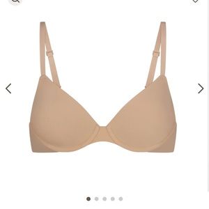 Skims Fits Everybody T-Shirt Bra